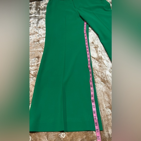 Alice + Olivia Dylan High Waisted Wide Leg Pant
In Deep Emerald - Picture 4 of 6